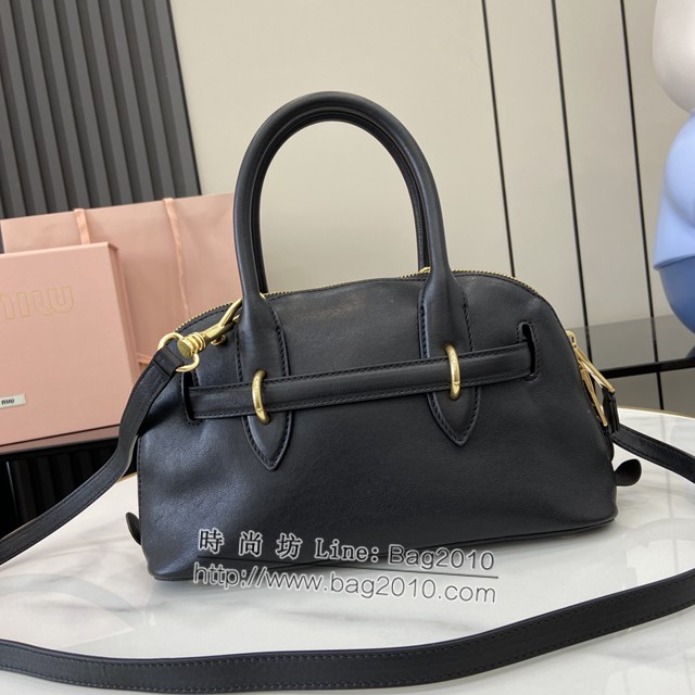 miumiu專櫃繆繆最新款爆款保齡球包原廠皮革手提包 jh2345型號：5bb169